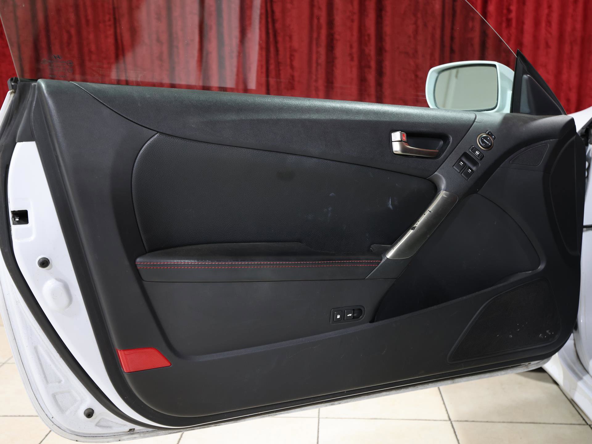 Used 2014 Hyundai Genesis 3.8 image 11