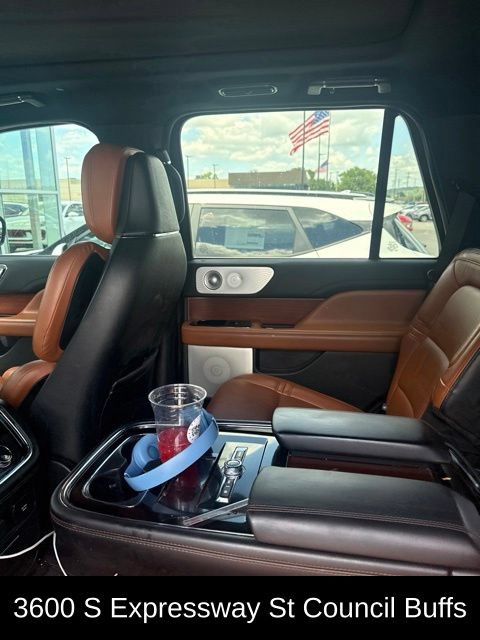 Used 2020 Lincoln Navigator Reserve AWD/4WD image 15