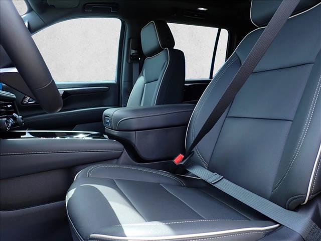 New 2026 Chevrolet Suburban Premier w/ Sun And Tow Package AWD/4WD image 16