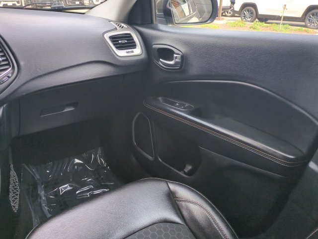 Used 2018 Jeep Compass Latitude w/ Popular Equipment Group AWD/4WD image 17