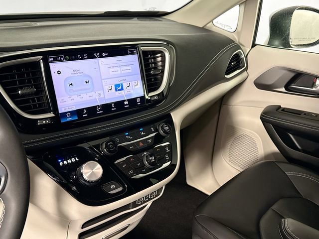 Used 2023 Chrysler Pacifica Touring-L image 33