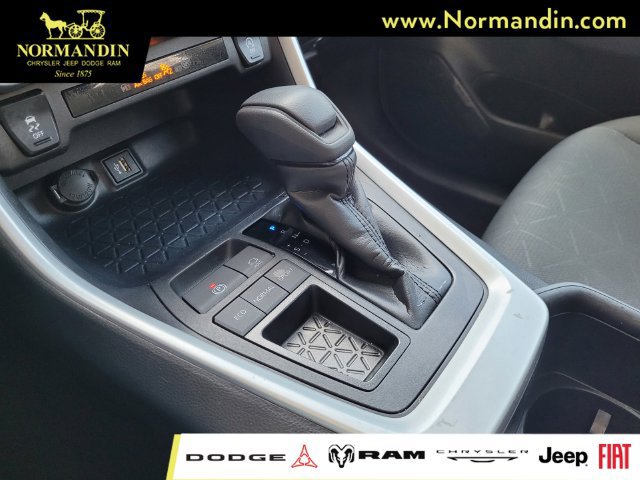 Used 2025 Toyota RAV4 XLE FWD image 12