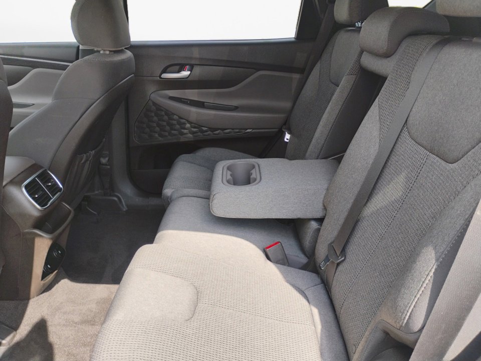 Used 2019 Hyundai Santa Fe SEL image 16