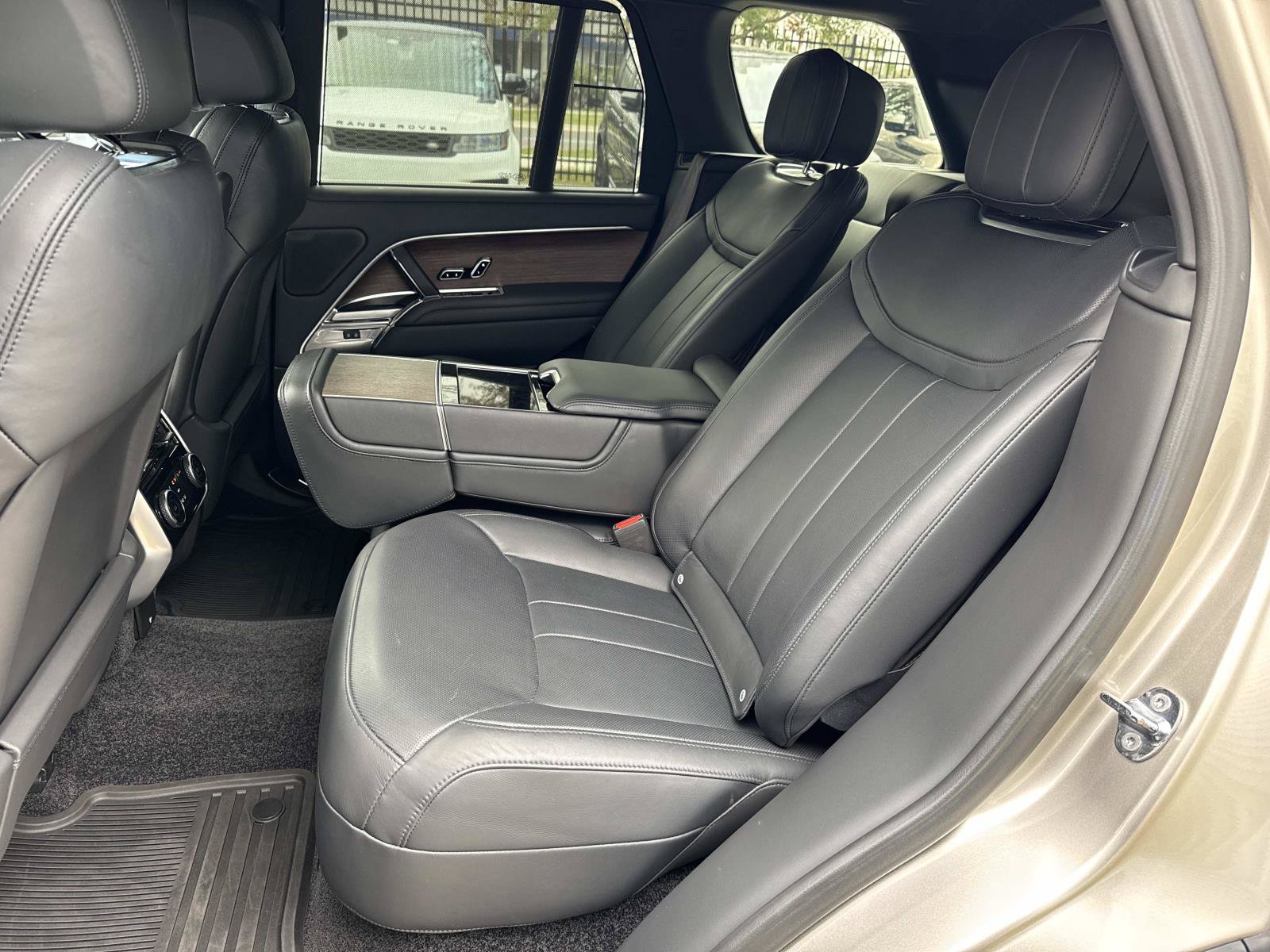 Certified 2023 Land Rover Range Rover Autobiography AWD/4WD image 14