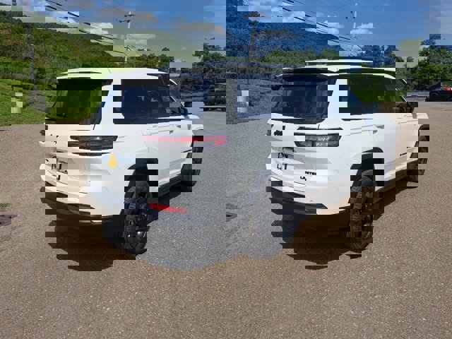 New 2025 Jeep Grand Cherokee L Limited image 5