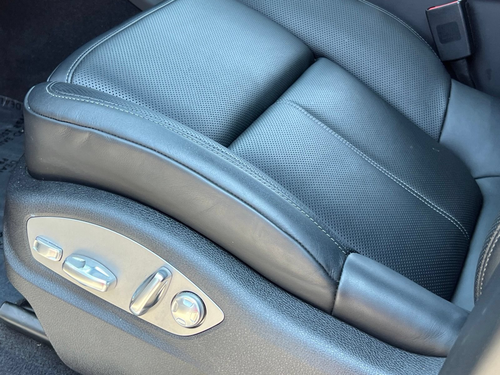 Certified 2025 Porsche Macan S AWD/4WD image 36