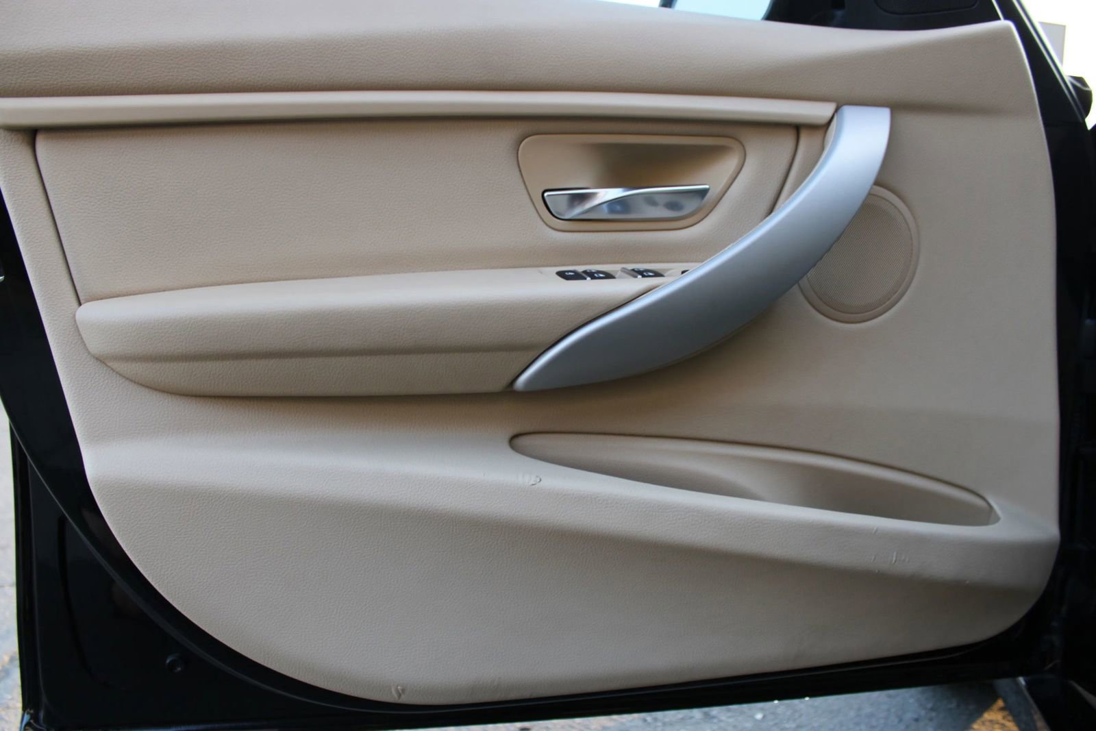 Used 2016 BMW 320i Sedan RWD image 10