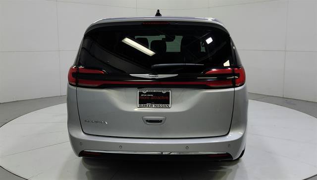 Used 2024 Chrysler Pacifica Touring-L FWD image 43