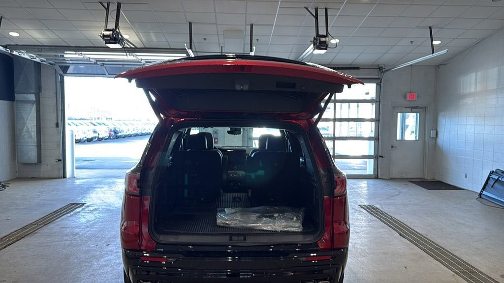 New 2026 GMC Acadia Denali Ultimate w/ LPO, Floor Liner Package AWD/4WD image 16
