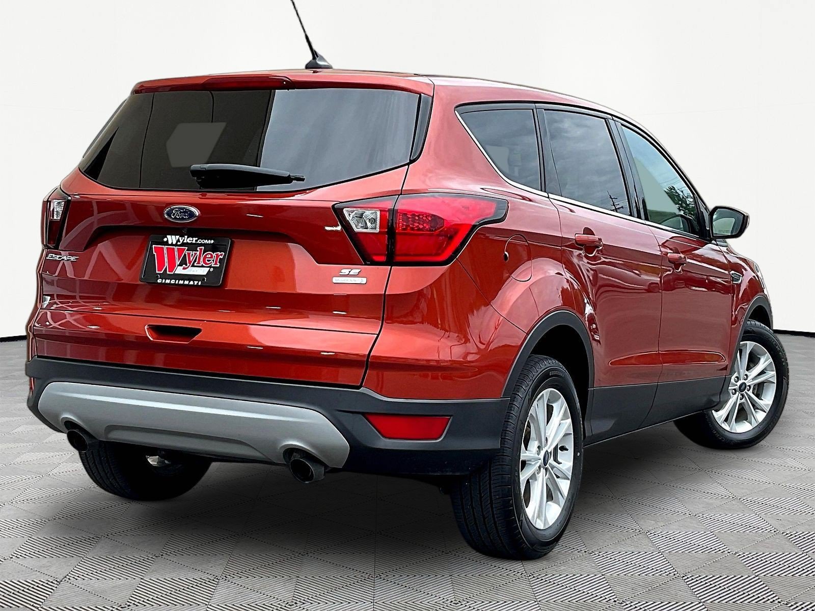 Used 2019 Ford Escape SE FWD image 6
