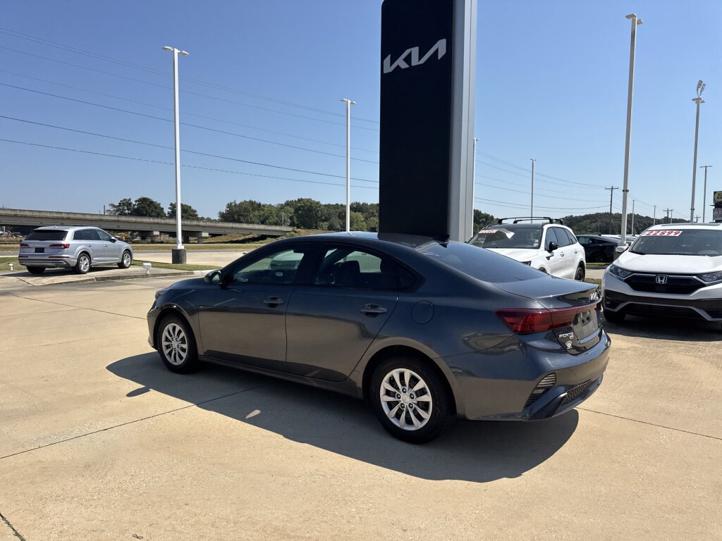 Certified 2022 Kia Forte Sedan FWD image 18