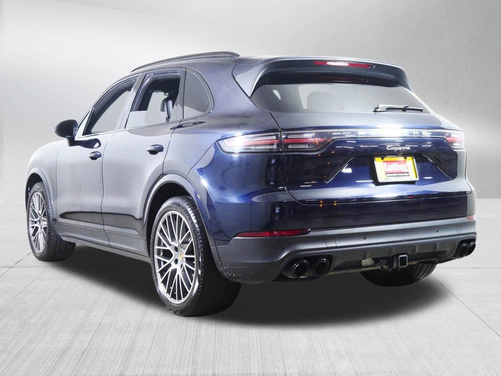 Used 2022 Porsche Cayenne Platinum Edition image 5