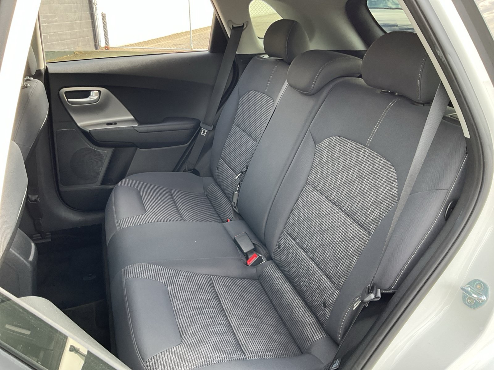 Used 2020 Kia Niro LX FWD image 19