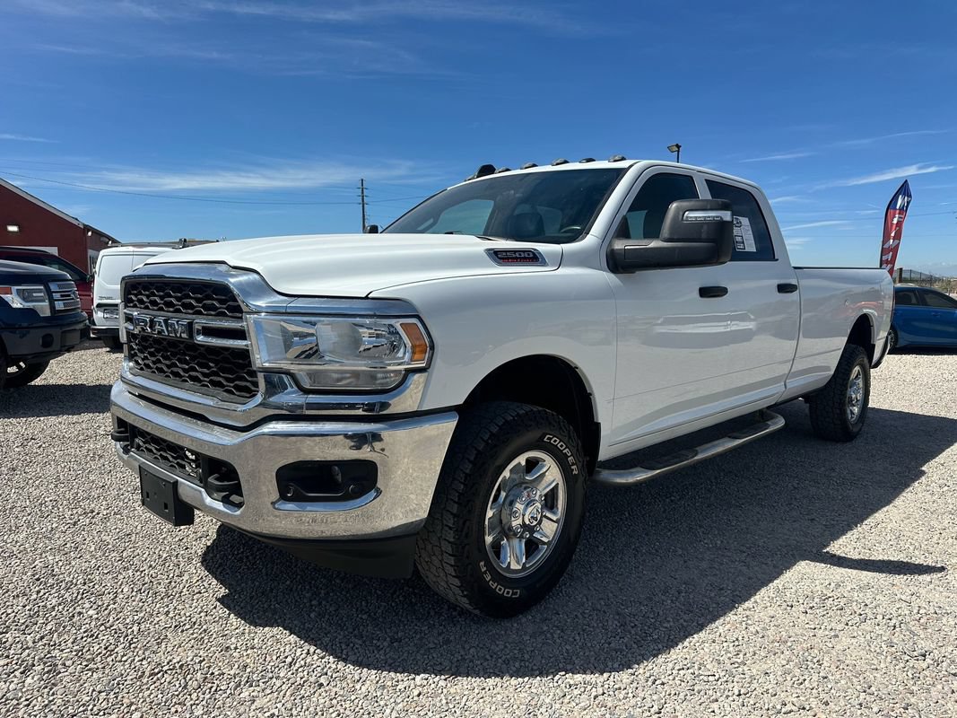 Used 2024 RAM 2500 Tradesman w/ Chrome Appearance Group AWD/4WD image 5