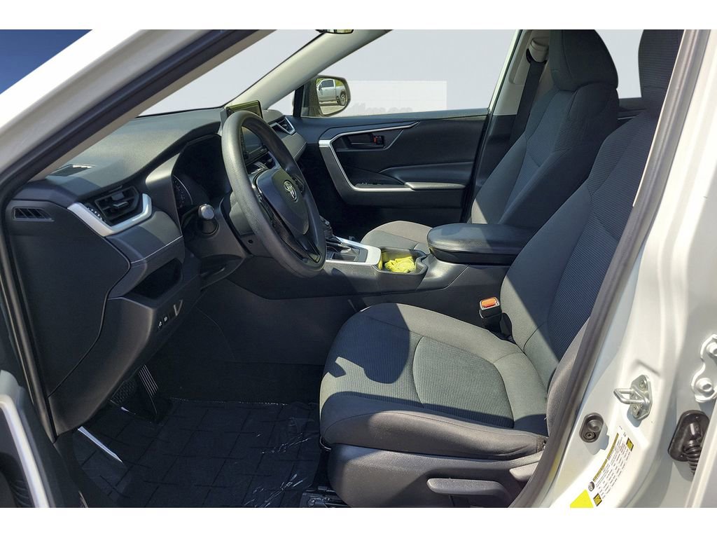 Used 2021 Toyota RAV4 LE FWD image 17