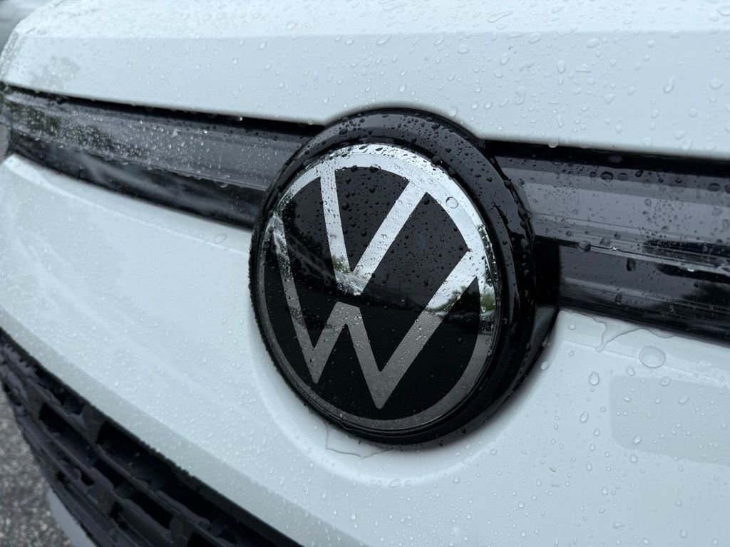 Used 2025 Volkswagen Tiguan SE FWD image 6