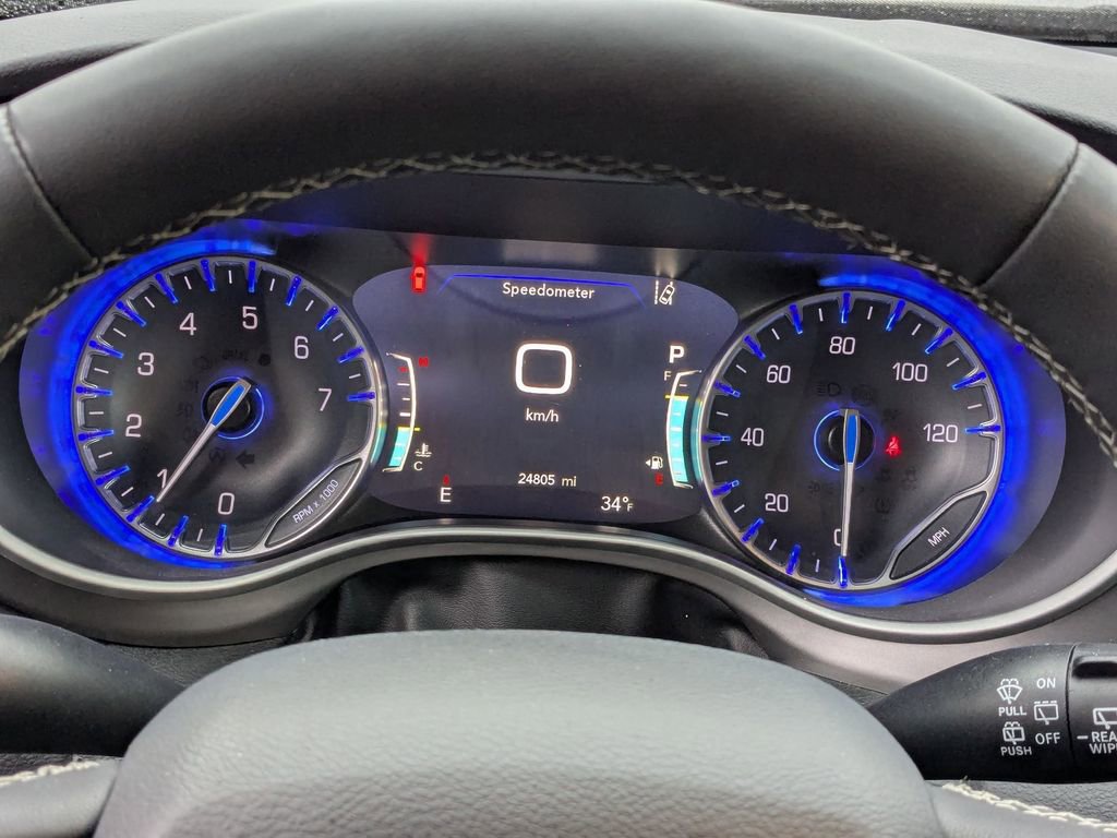 Used 2025 Chrysler Pacifica Select image 20