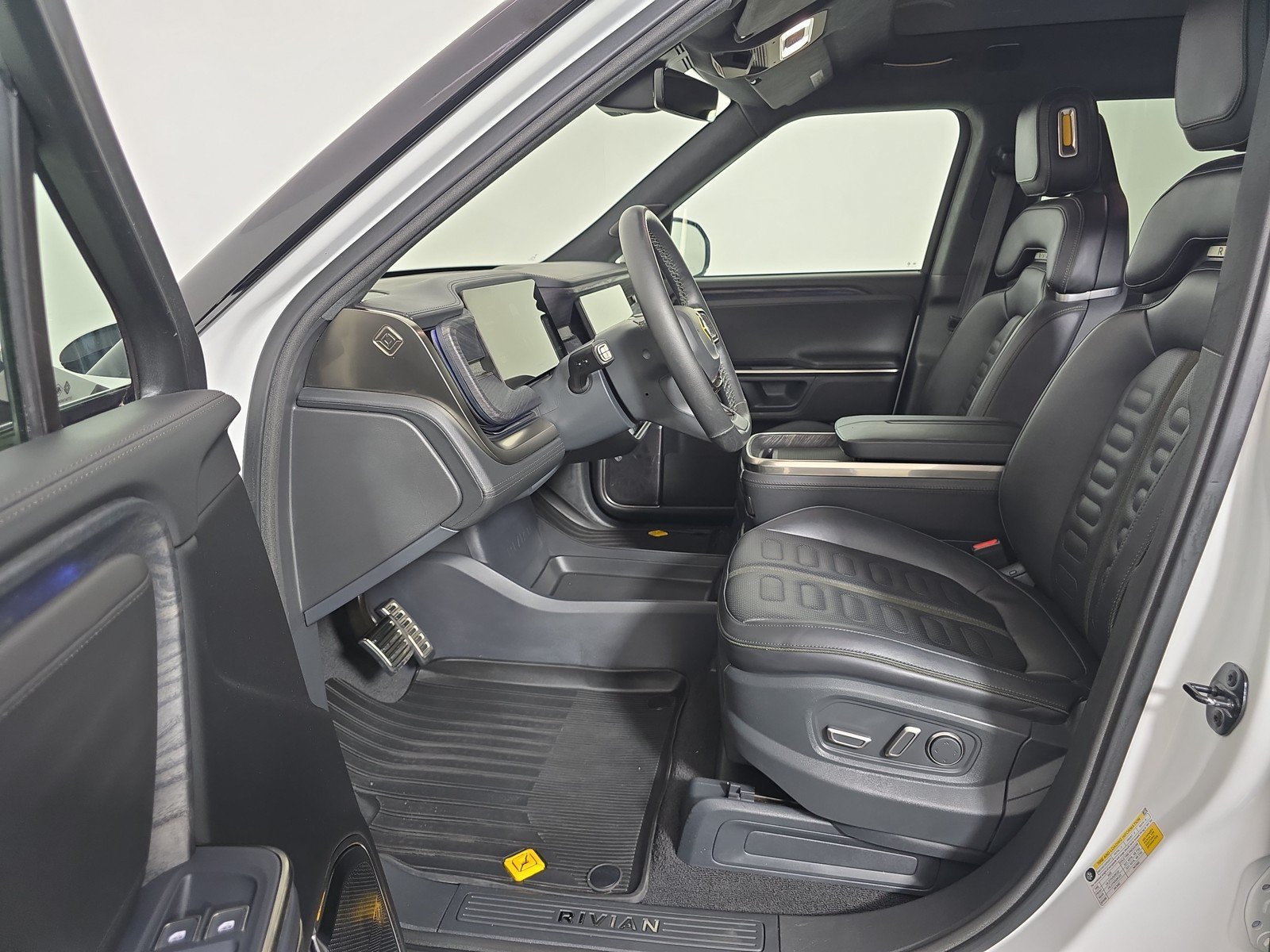 Used 2023 Rivian R1S Adventure AWD/4WD image 20