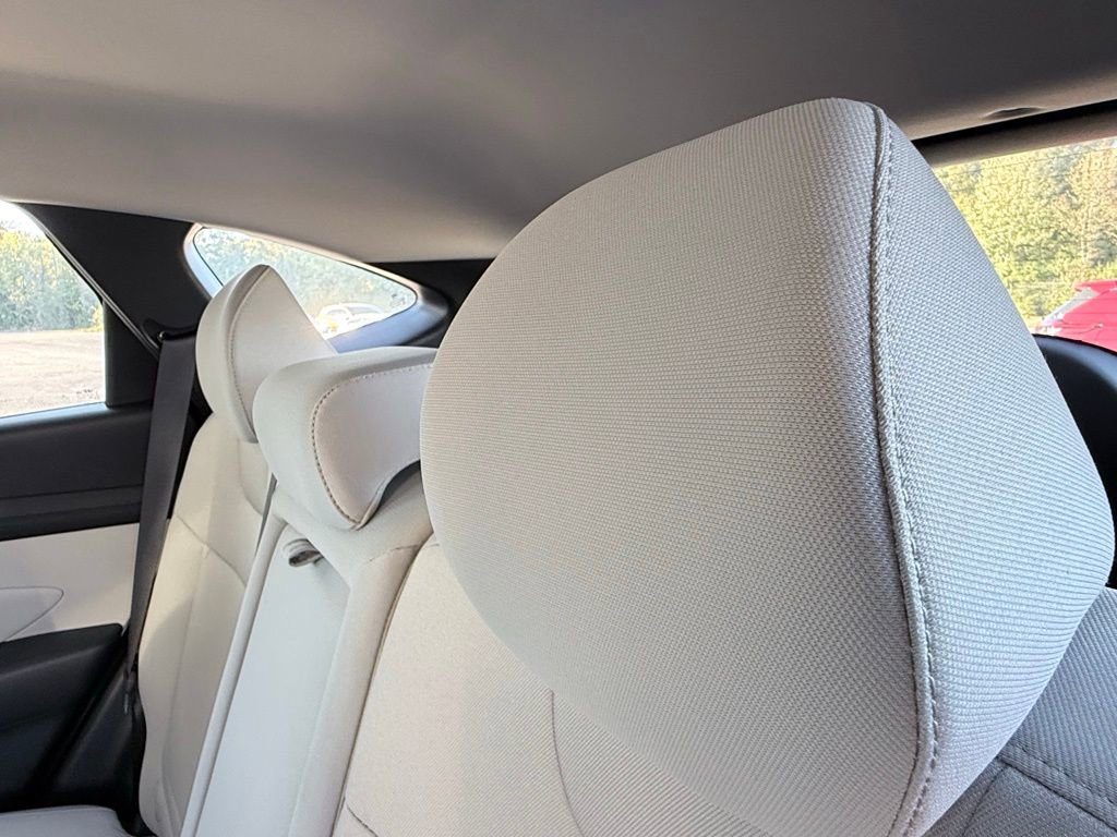 Used 2025 Hyundai Tucson SE image 31