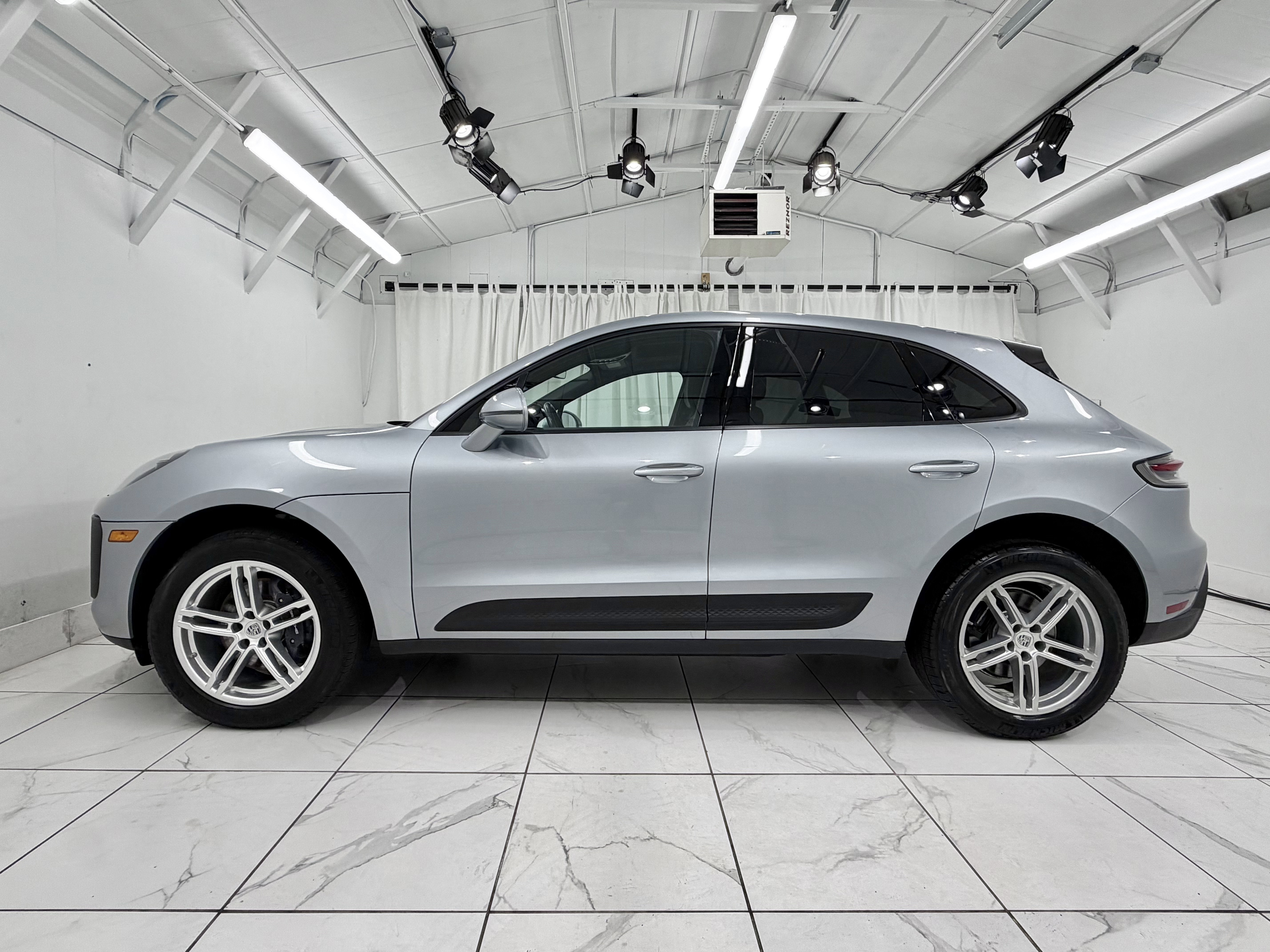 Certified 2022 Porsche Macan image 15
