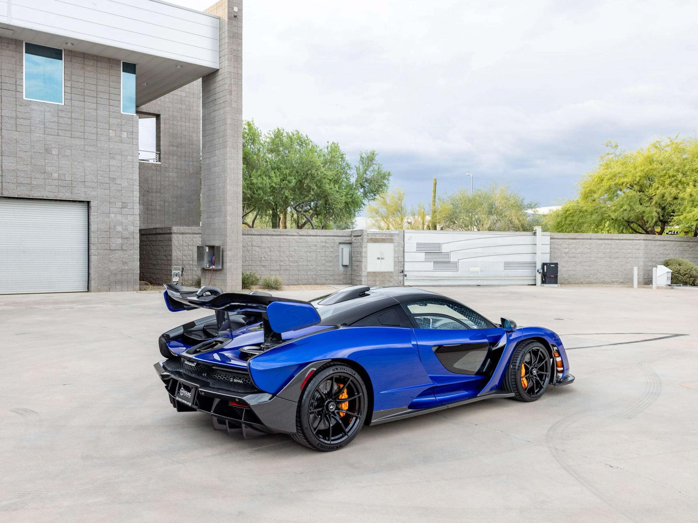 Used 2019 McLaren Senna RWD image 27