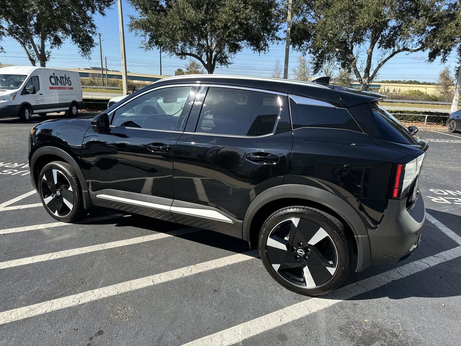 Used 2025 Nissan Kicks SR image 4