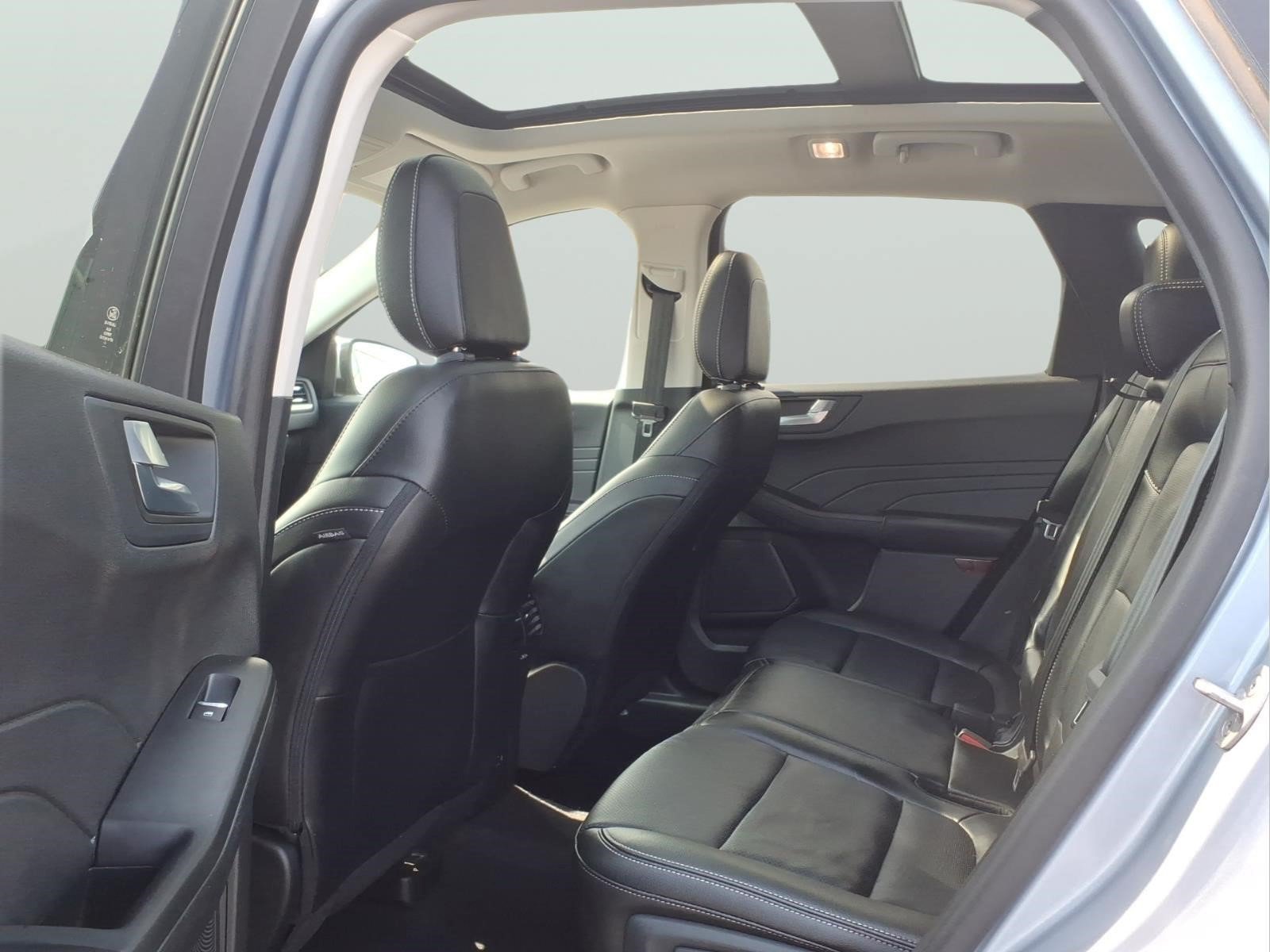 Certified 2022 Ford Escape Titanium AWD/4WD image 14