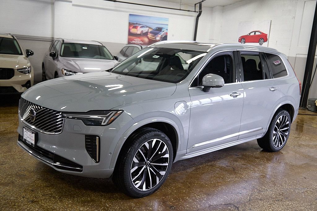 New 2026 Volvo XC90 T8 Plus w/ Protection Package image 6