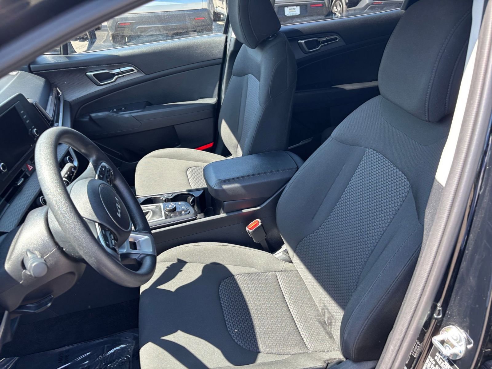 Used 2025 Kia Sportage LX FWD image 35