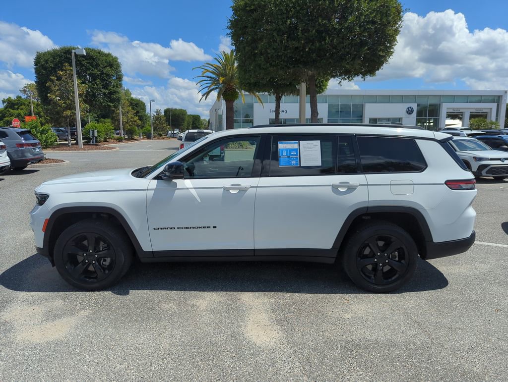 Used 2022 Jeep Grand Cherokee L Limited w/ Black Appearance Package AWD/4WD image 11