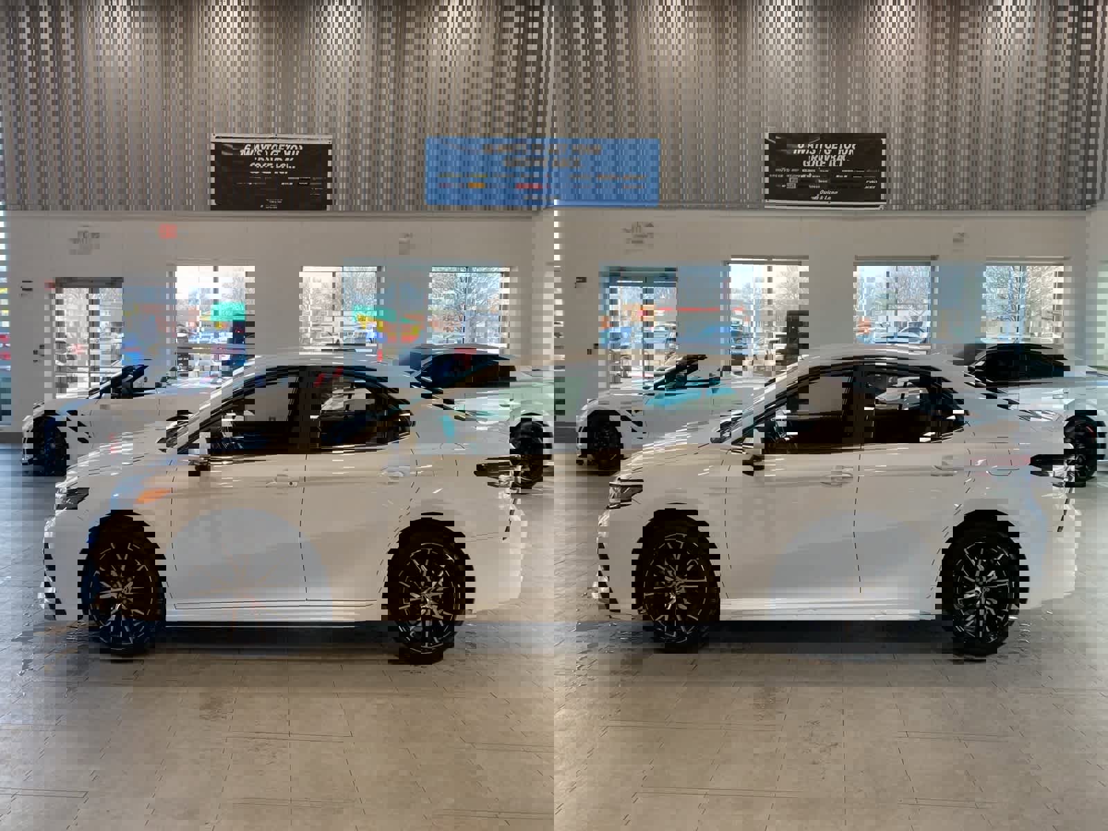 Used 2024 Toyota Camry SE image 2