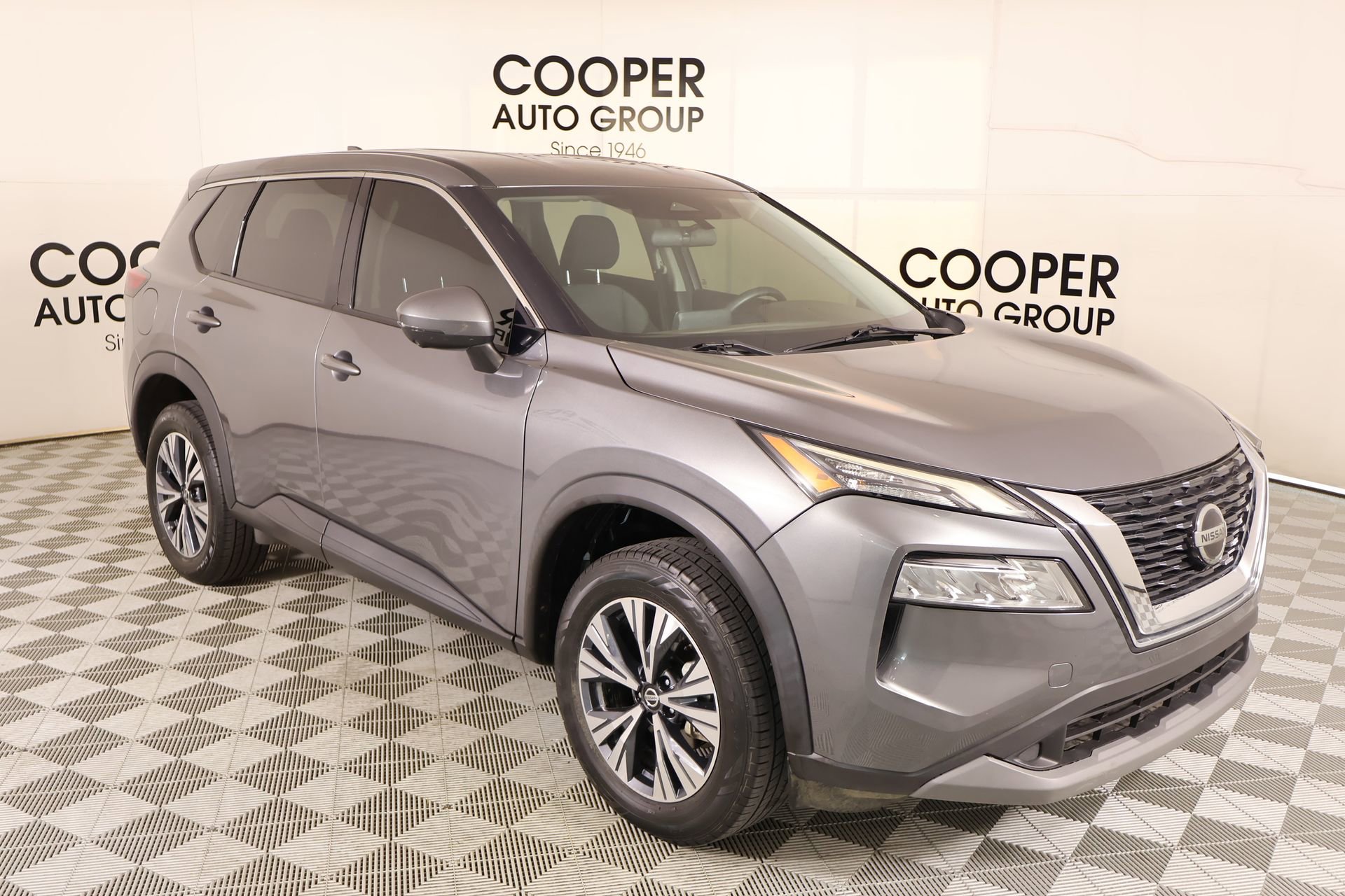 Used 2021 Nissan Rogue SV image 1