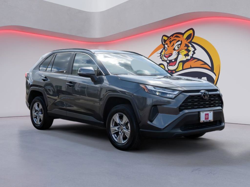 Used 2025 Toyota RAV4 XLE AWD/4WD image 3
