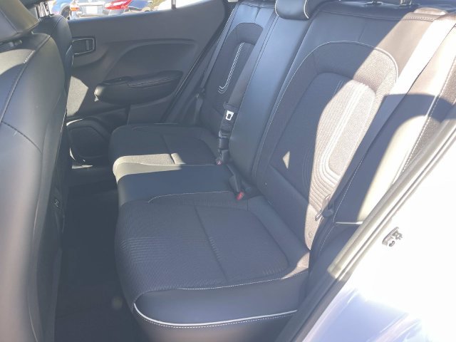 Certified 2025 Hyundai Venue Limited FWD image 17