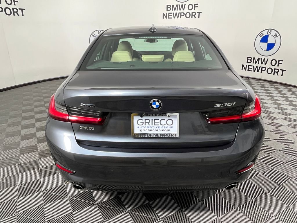 Certified 2022 BMW 330i xDrive Sedan w/ Driving Assistance Package image 11