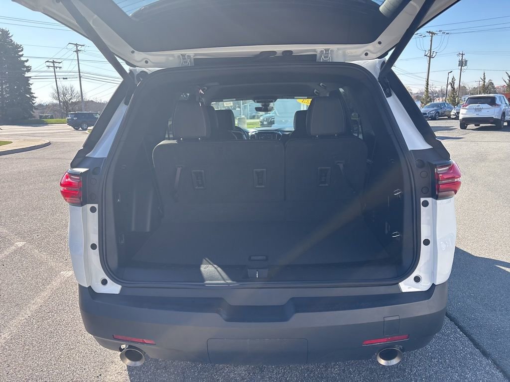 Used 2023 Chevrolet Traverse LT w/ Rear Camera Mirror Package image 29