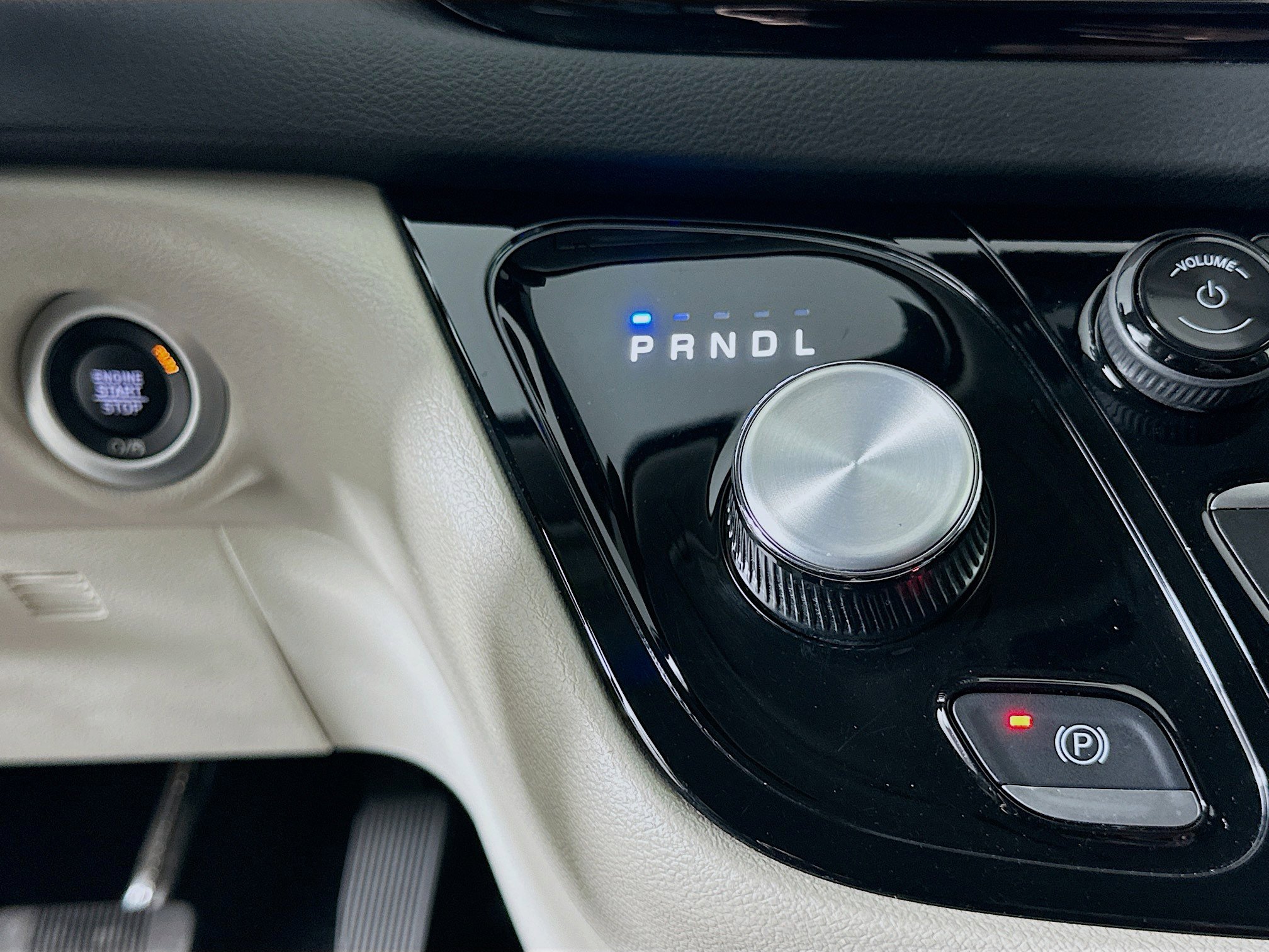 Used 2024 Chrysler Pacifica Touring-L image 24