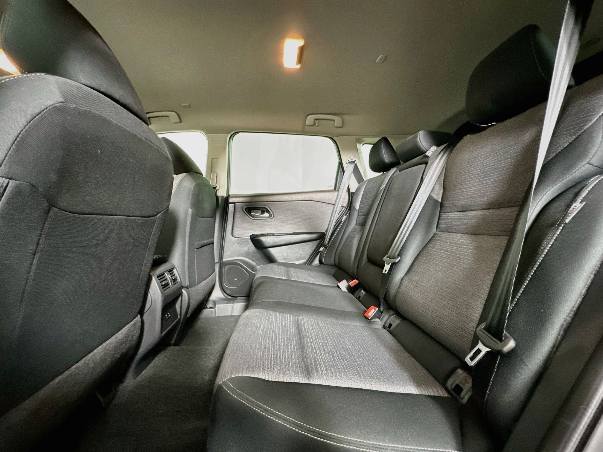 Used 2023 Nissan Rogue SV FWD image 27