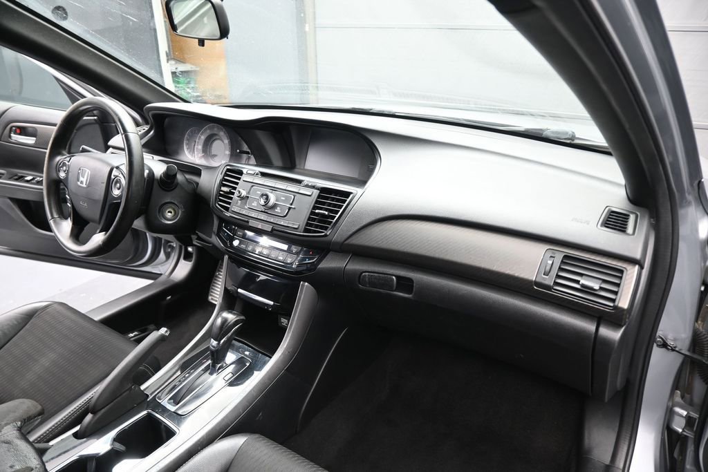 Used 2017 Honda Accord Sport image 27