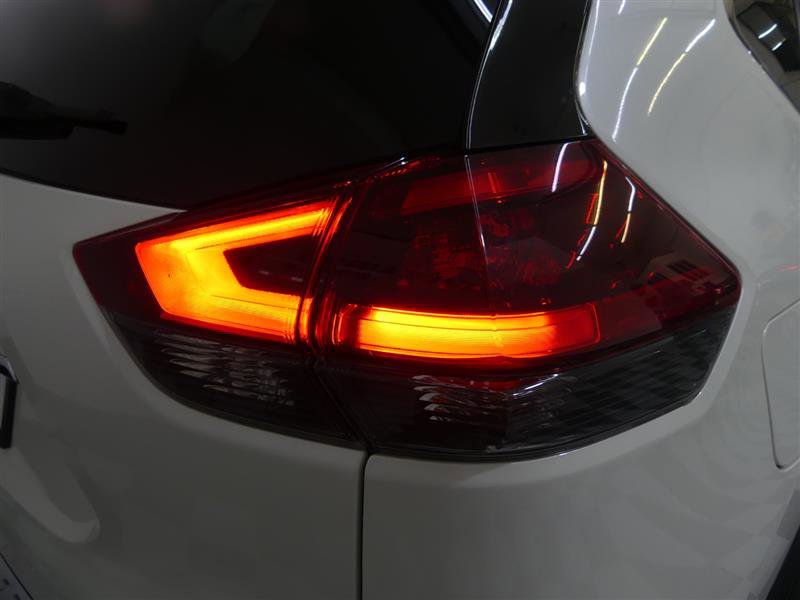 Used 2018 Nissan Rogue SL w/ Premium Package image 15