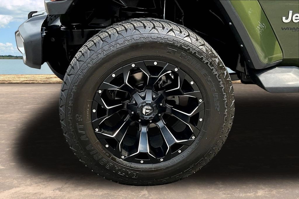 Used 2022 Jeep Wrangler Unlimited Sahara AWD/4WD image 34