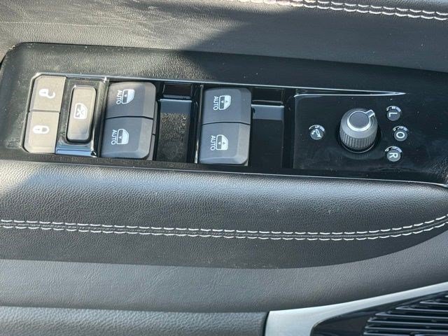 New 2026 Jeep Grand Wagoneer L Limited AWD/4WD image 11