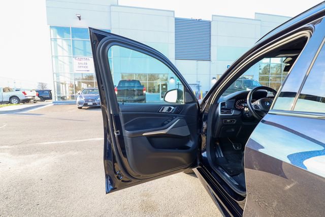 Used 2020 BMW X5 M50i w/ Dynamic Handling Package image 35