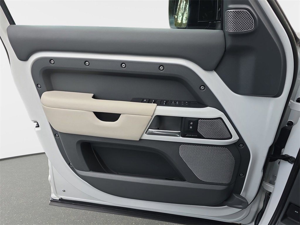 Used 2023 Land Rover Defender 130 First Edition image 29