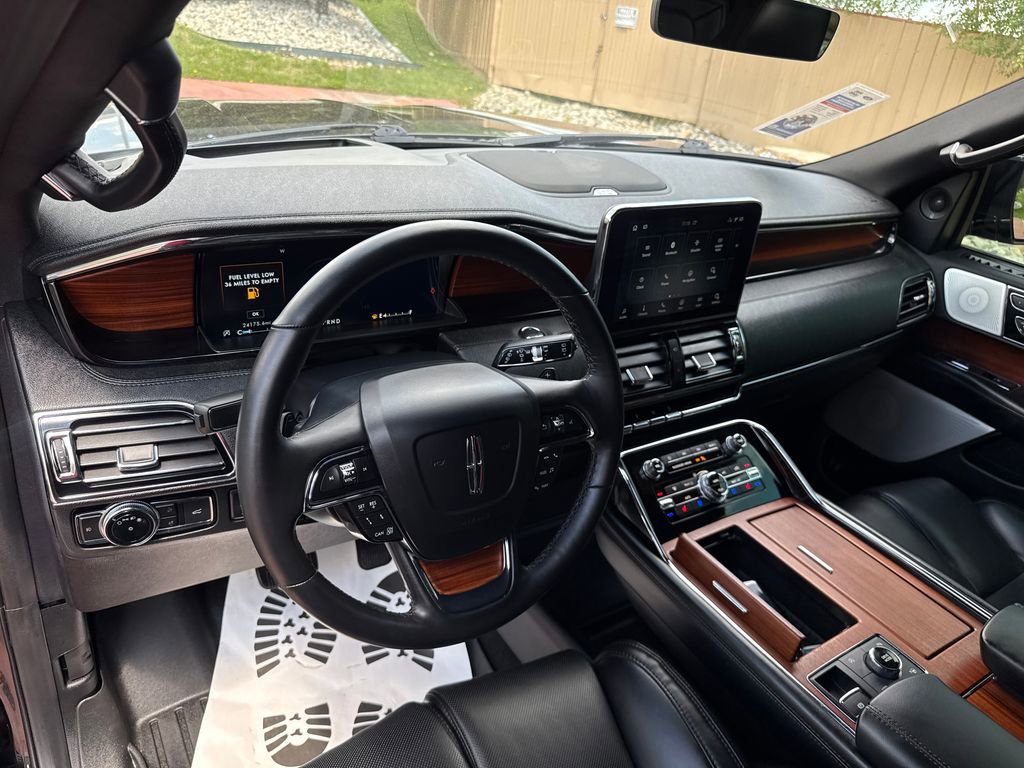 Used 2020 Lincoln Navigator Reserve w/ Equipment Group 208A Reserve AWD/4WD image 14