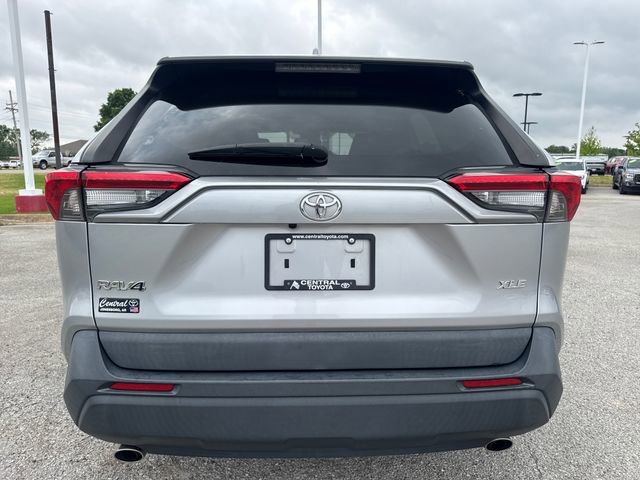 Used 2021 Toyota RAV4 XLE w/ Convenience Package FWD image 5