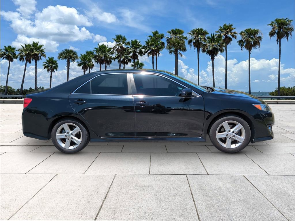 Used 2014 Toyota Camry SE FWD image 8