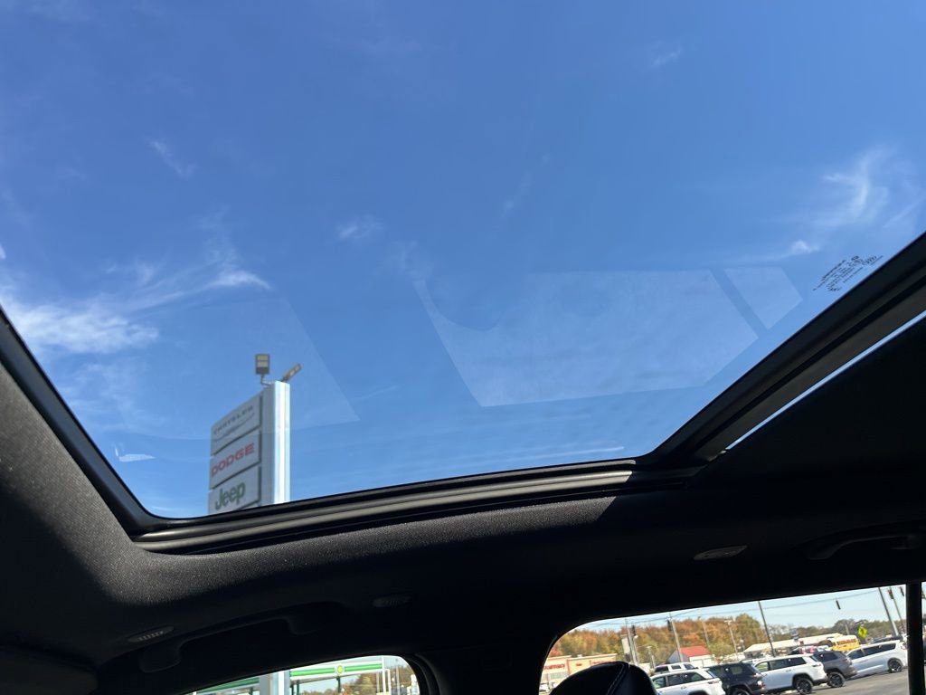 Used 2025 Jeep Grand Cherokee L Limited w/ Black Appearance Package image 29