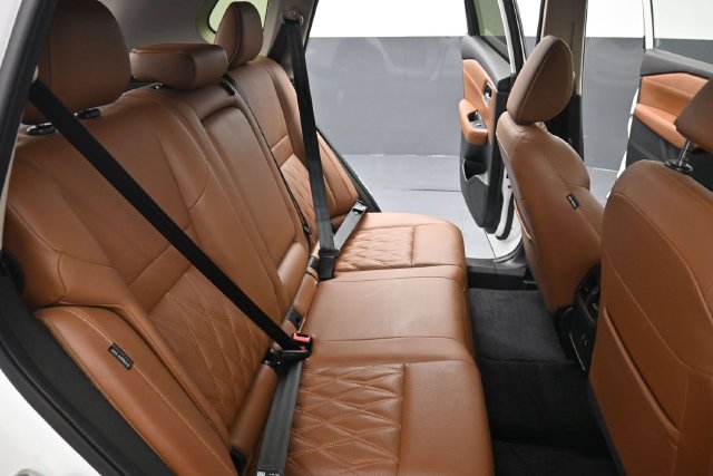Used 2024 Nissan Rogue Platinum FWD image 27
