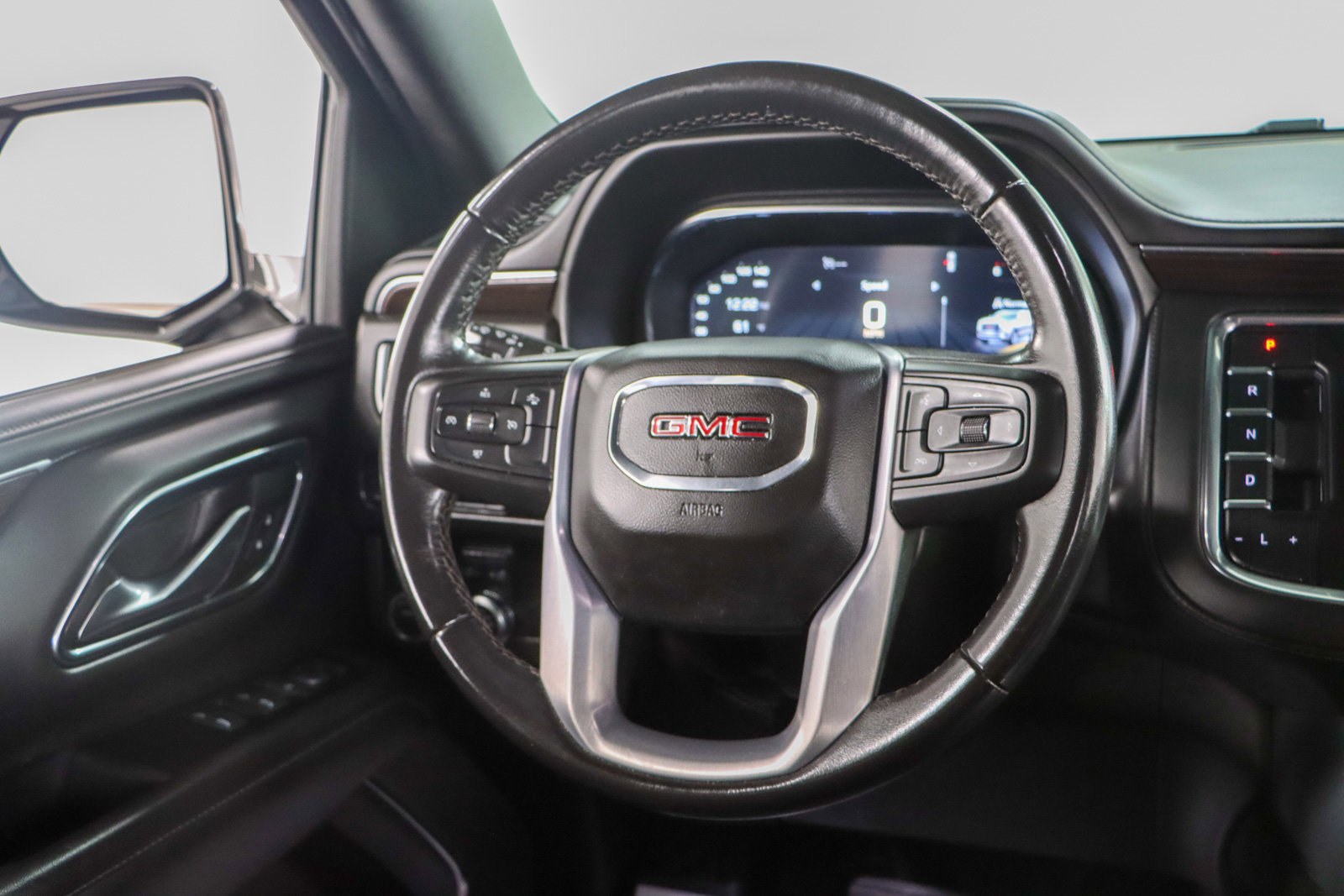 Used 2022 GMC Yukon XL SLE image 13